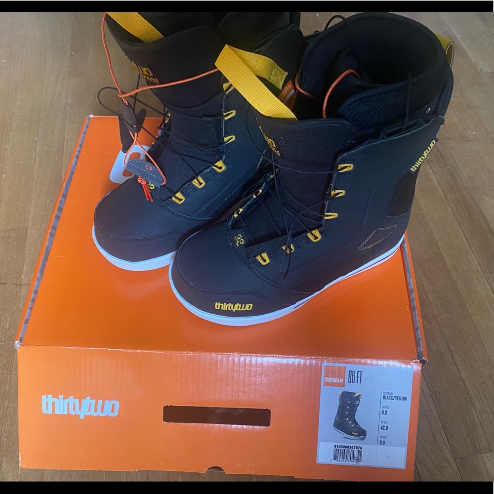 Men’s 32 Snowboard Boots Size 9.0